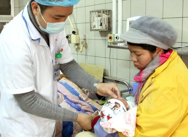 Hà Nội bổ sung phương tiện chống rét cho các bệnh viện ảnh 1