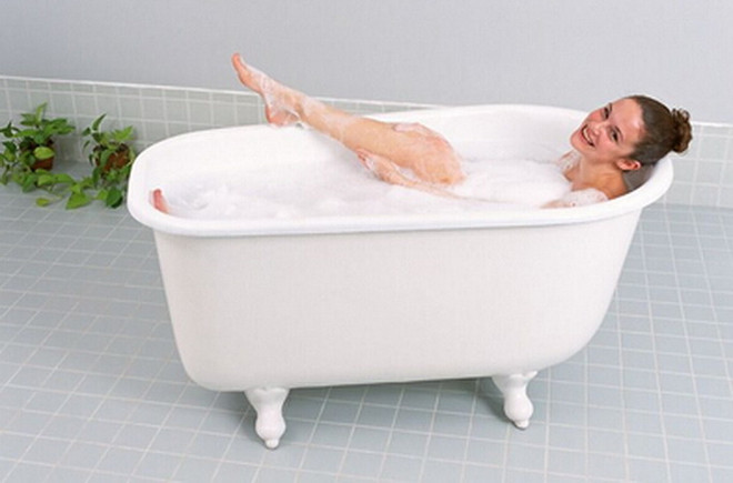 Người phụ nữ dành hẳn 5 giờ đồng hồ để tắm mỗi ngày ảnh 1