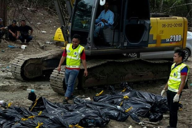 Malaysia phát hiện thêm 5 thi thể người Indonesia trên bãi biển ảnh 1