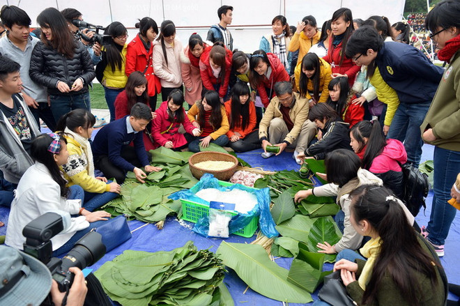 Ấm áp chương trình Gói bánh chưng xanh cùng người nghèo ăn Tết ảnh 1