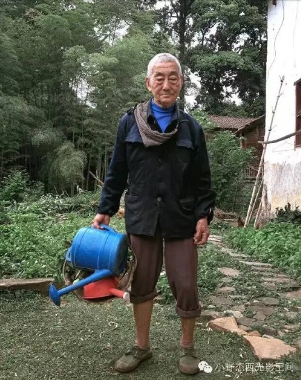 Phát sốt với lão nông biến thành "ông nội đẹp trai nhất Trung Quốc" ảnh 9