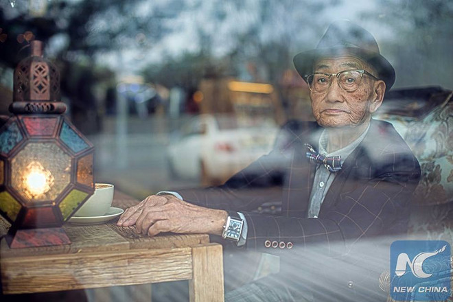 Phát sốt với lão nông biến thành "ông nội đẹp trai nhất Trung Quốc" ảnh 5