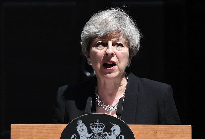 Thủ tướng Anh Theresa May trong bài phát biểu ở London ngày 19/6. (Nguồn: EPA/TTXVN) Thủ tướng Theresa May trình bày các dự luật đưa Anh ra khỏi EU ảnh 1
