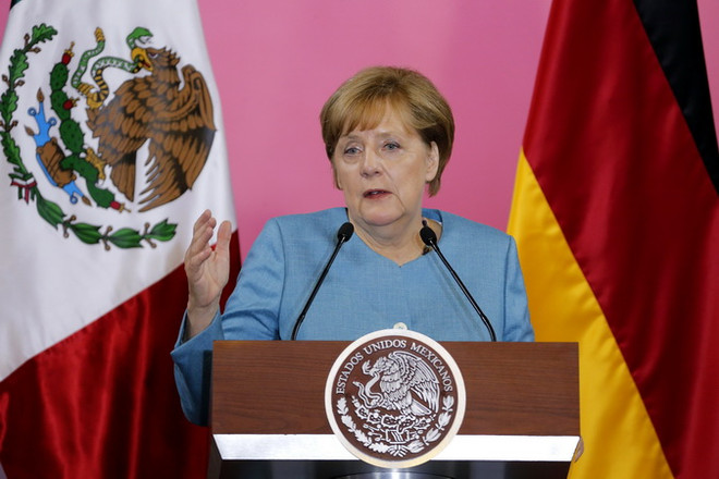 Thủ tướng Đức Angela Merkel phát biểu tại cuộc họp báo ở Mexico City nhân chuyến thăm Mexico ngày 9/6. (Nguồn: EPA/TTXVN) "Xây các bức tường biên giới không thể giải quyết khủng hoảng di cư" ảnh 1
