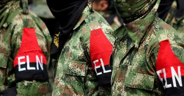 Các thành viên ELN tại Cali, Colombia. (Nguồn: EPA/TTXVN) Colombia: ELN sẽ phóng thích hai phóng viên người Hà Lan ảnh 1