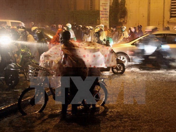 Bắc Bộ tăng mưa về đêm kèm theo dông sét và gió giật mạnh ảnh 1