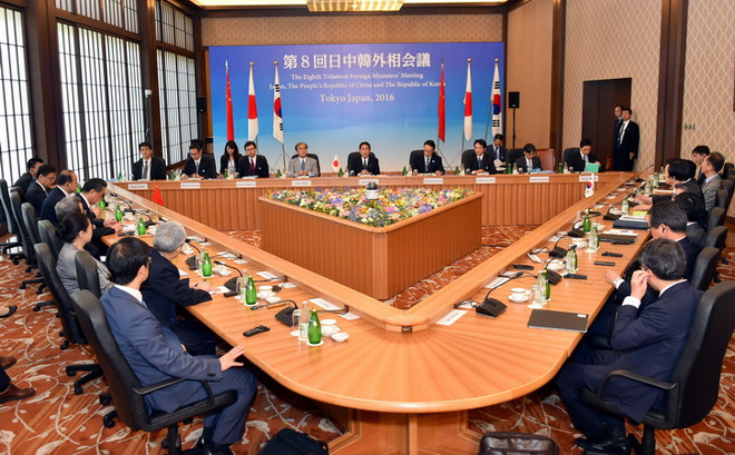 Nhật Bản hoãn tổ chức hội nghị thượng đỉnh ba bên với Trung-Hàn ảnh 1