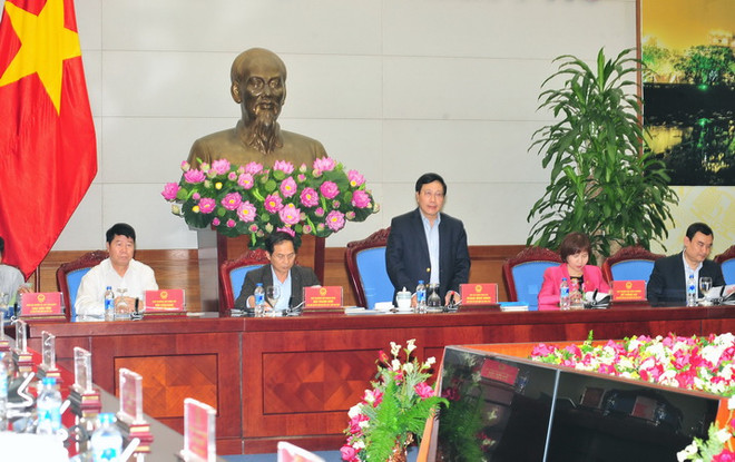 Phó Thủ tướng, Bộ trưởng Ngoại giao Phạm Bình Minh, Chủ tịch Ủy ban quốc gia APEC 2017 chủ trì một phiên họp của Ủy ban Quốc gia APEC 2017. (Ảnh: Nguyễn Khang/TTXVN) Quyết định thay đổi thành viên của Ủy ban Quốc gia APEC 2017 ảnh 1