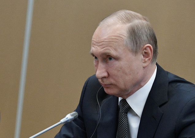 Tổng thống Nga Vladimir Putin tham dự Hội nghị ở Astana, Kazakhastan ngày 8/6. (Nguồn: EPA/TTXVN) Tổng thống Nga Putin tuyên bố cắt giảm ngân sách quốc phòng ảnh 1