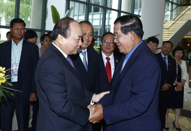 Thủ tướng Nguyễn Xuân Phúc làm việc với Thủ tướng Campuchia ảnh 1