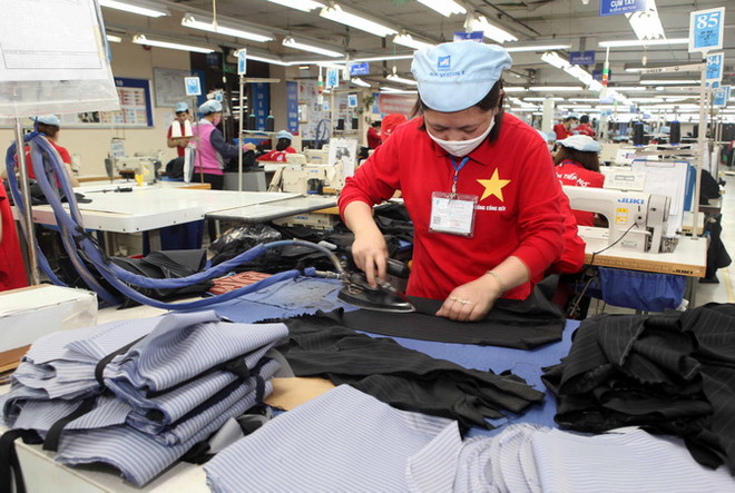 May hàng xuất khẩu tại May 10. (Ảnh: Trần Việt/TTXVN) May 10 sẽ đưa hàng dệt may sang Nhật Bản qua Uniqlo ảnh 1