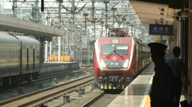 Tranh cãi về câu chuyện cậu bé không muốn cha mẹ ly hôn ảnh 1