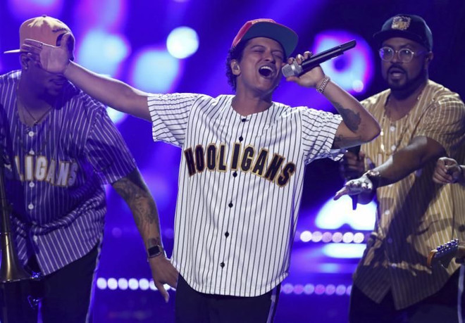 Nghệ sỹ Beyonce và Bruno Mars cùng giành giải Video của năm tại BET 20 ảnh 1