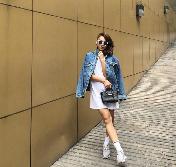 Mỹ nhân Việt lăng xê quần nhung, đầm hai dây gợi cảm trong tuần qua ảnh 9