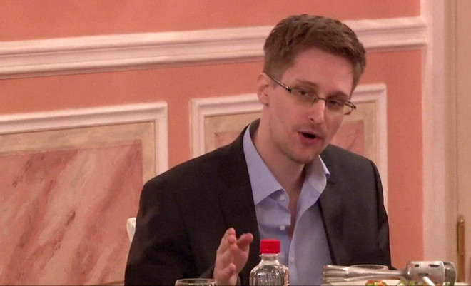 Edward Snowden có cơ hội đệ đơn xin nhập quốc tịch Nga ảnh 1