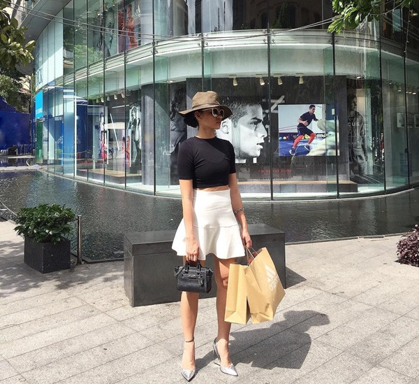 Mỹ nhân Việt lăng xê quần nhung, đầm hai dây gợi cảm trong tuần qua ảnh 10