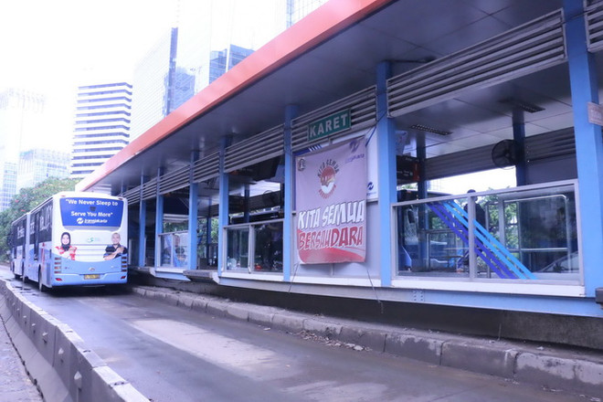 Transjakarta - hệ thống xe buýt nhanh hiệu quả của Indonesia ảnh 2
