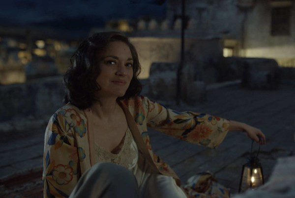 Học cách mặc đẹp hút hồn như cô nàng "sát thủ" Marianne Beausejour ảnh 11