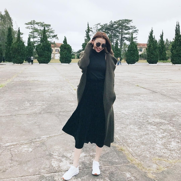 Mỹ nhân Việt lăng xê quần nhung, đầm hai dây gợi cảm trong tuần qua ảnh 4