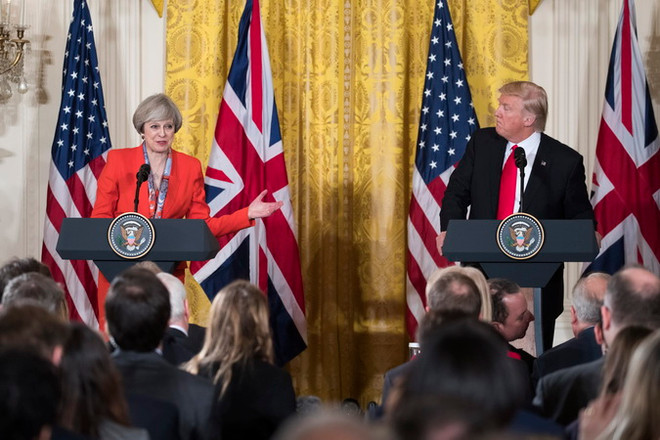 Ông Trump bàn về lệnh trừng phạt Nga trong cuộc hội đàm với bà May ảnh 1