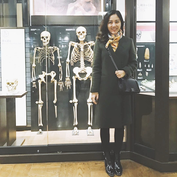 Mỹ nhân Việt lăng xê quần nhung, đầm hai dây gợi cảm trong tuần qua ảnh 11