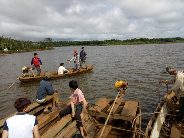 Vẫn chưa tìm thấy 3 nạn nhân mất tích trong vụ lật thuyền ngày đầu năm ảnh 1