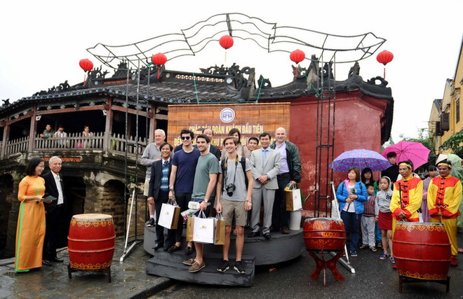 Đà Nẵng, Hội An đón những du khách quốc tế đầu tiên trong Năm mới ảnh 1