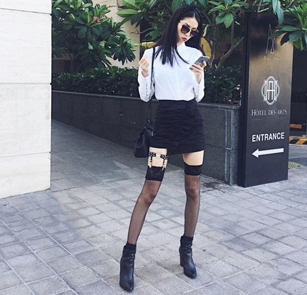 Mỹ nhân Việt lăng xê quần nhung, đầm hai dây gợi cảm trong tuần qua ảnh 8