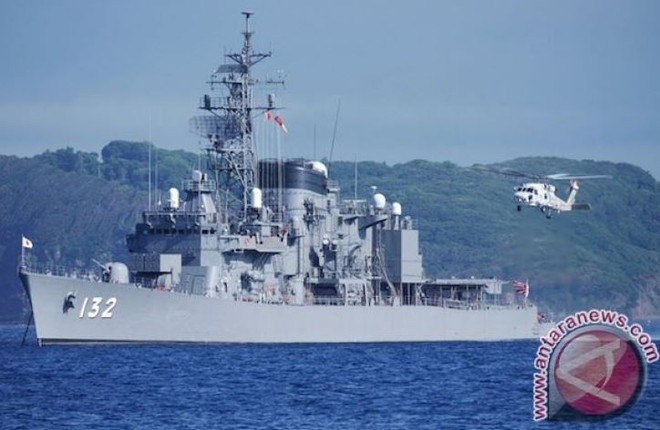 Hai tàu khu trục của Hải quân Nhật Bản cập cảng Jakarta ảnh 1