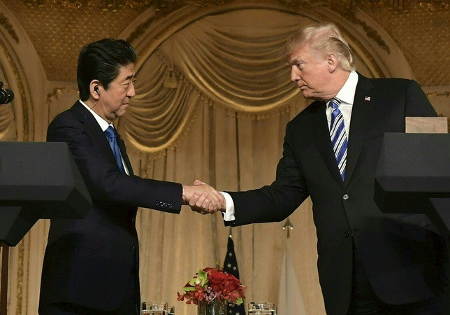 Thủ tướng Nhật Bản Shinzo Abe rời Tokyo, lên đường thăm Mỹ ảnh 1