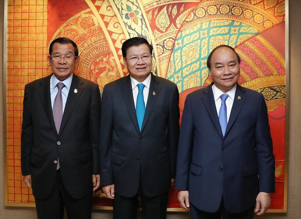 Thủ tướng tiếp xúc song phương bên lề hội nghị ACMECS 8 và CLMV 9 ảnh 1