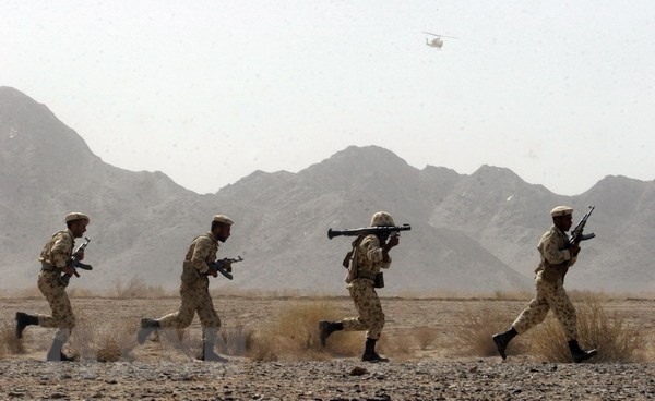 Iran bác bỏ khả năng rút cố vấn quân sự khỏi chiến trường Syria ảnh 1