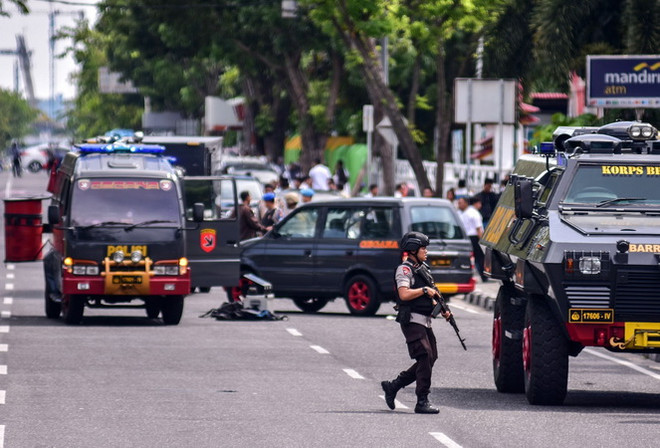 Indonesia bắt thêm 2 nghi can sau loạt vụ tấn công đẫm máu hồi tháng 5 ảnh 1