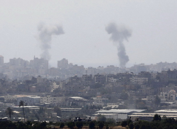 Israel không kích trả đũa các vụ phóng hỏa bằng diều từ Dải Gaza ảnh 1