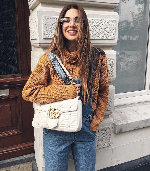 Áo cổ lọ "thống trị" phố Đông, chinh phục tín đồ thời trang thế giới ảnh 4