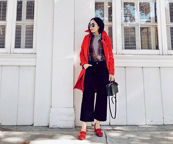 Áo cổ lọ "thống trị" phố Đông, chinh phục tín đồ thời trang thế giới ảnh 1