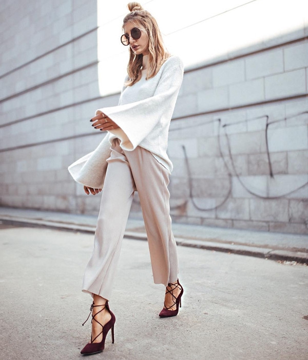 Áo cổ lọ "thống trị" phố Đông, chinh phục tín đồ thời trang thế giới ảnh 13