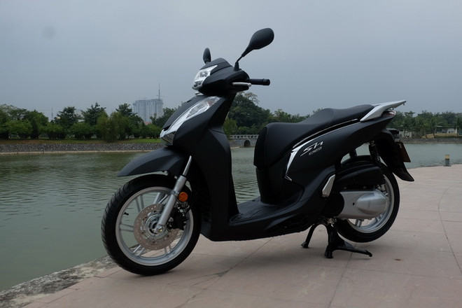 (Ảnh: Văn Xuyên/Vietnam+) Honda Việt Nam ra mắt SH300i ABS nhập khẩu với giá 248 triệu đồng ảnh 2
