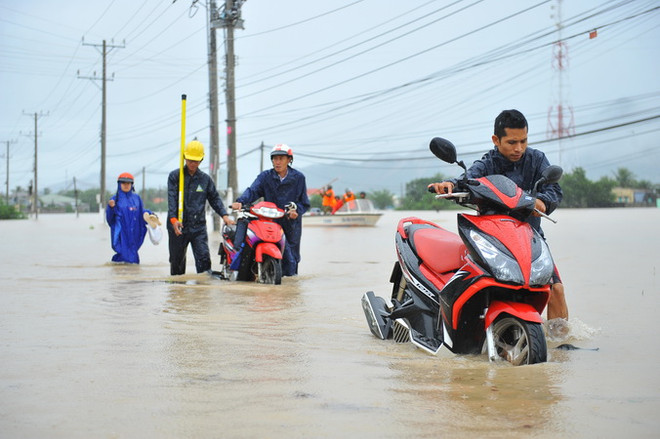 Ninh Thuận thiệt hại nặng, thủy điện ở Gia Lai xả lũ cường độ lớn ảnh 1
