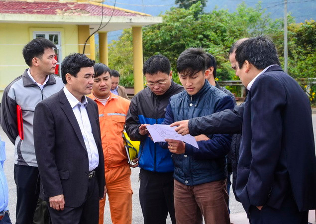 Lắp đặt màn hình LED phục vụ thông tin, tuyên truyền khu vực biên giới ảnh 1