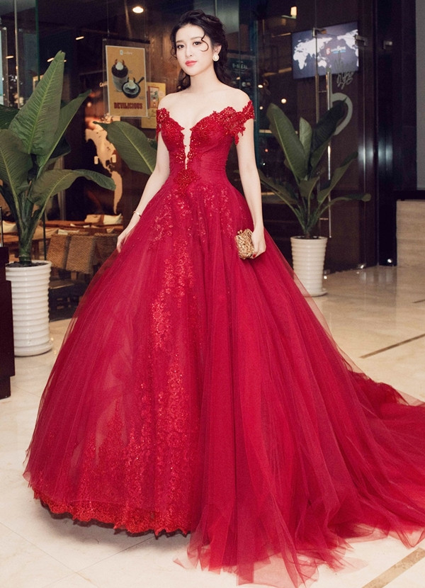 Chiêm ngưỡng 15 bộ đầm đẹp nhất năm 2016 của mỹ nhân Việt ảnh 4