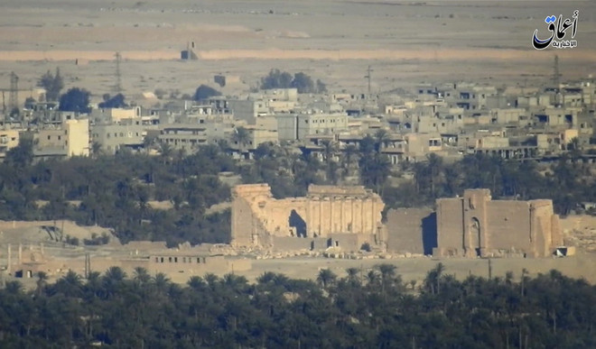 Toàn cảnh thành cổ Palmyra bị IS phá hủy ngày 11/12. (Nguồn: AP/TTXVN) Nga chỉ trích Mỹ về việc để mất thành phố Palmyra vào tay IS ảnh 1