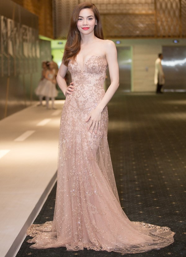 Chiêm ngưỡng 15 bộ đầm đẹp nhất năm 2016 của mỹ nhân Việt ảnh 7