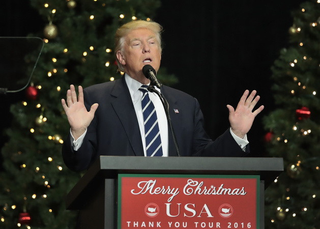 Tổng thống đắc cử Mỹ Donald Trump phát biểu tại một sự kiện ở West Allis, bang Wisconsin ngày 13/12. (Nguồn: AFP/TTXVN) Cáo buộc Nga can thiệp bầu cử Mỹ: Ông Trump sẽ chấp nhận? ảnh 1