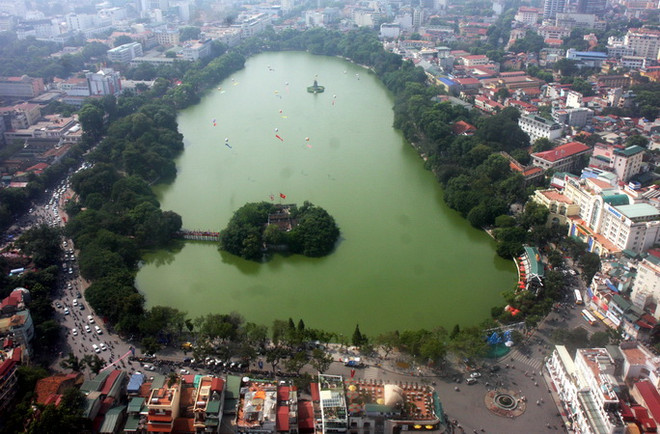 Hồ Gươm chụp từ trên cao. (Ảnh:Trọng Đức/TTXVN) Hình ảnh về Hà Nội sẽ đến với hơn 400 triệu gia đình khắp thế giới ảnh 1