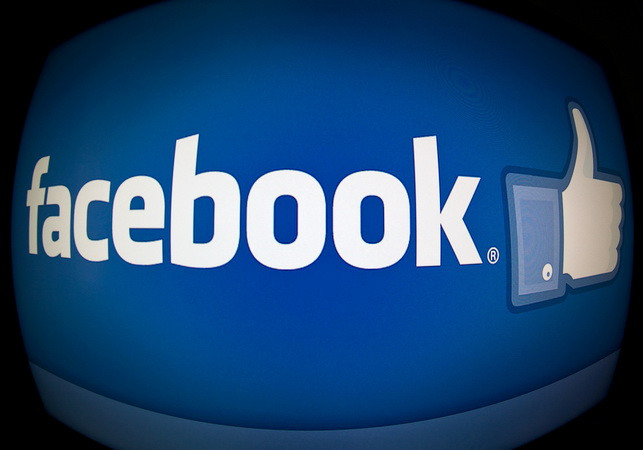 Biểu tượng của trang mạng xã hội Facebook. (Nguồn: AFP/TTXVN) Facebook có thể sẽ phải chịu khoản phạt lên đến nhiều triệu USD ảnh 1