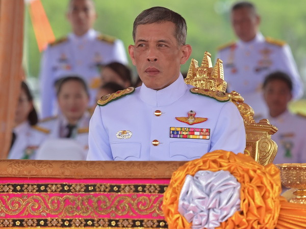Hoàng Thái tử Thái Lan Vajiralongkorn đã về Bangkok để lên ngôi ảnh 1