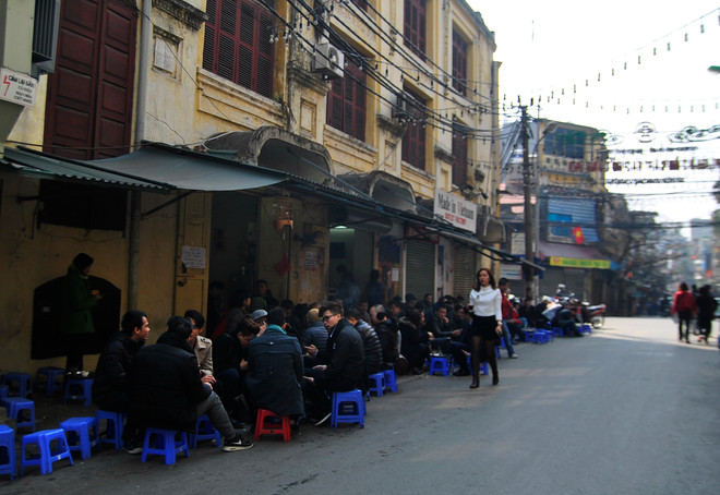 [Photo] Người dân Thủ đô tận hưởng buổi sáng Mùng 1 ngập nắng ảnh 9