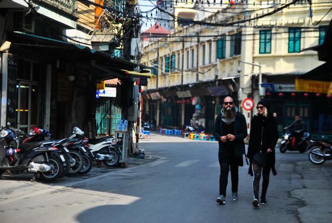 [Photo] Người dân Thủ đô tận hưởng buổi sáng Mùng 1 ngập nắng ảnh 10