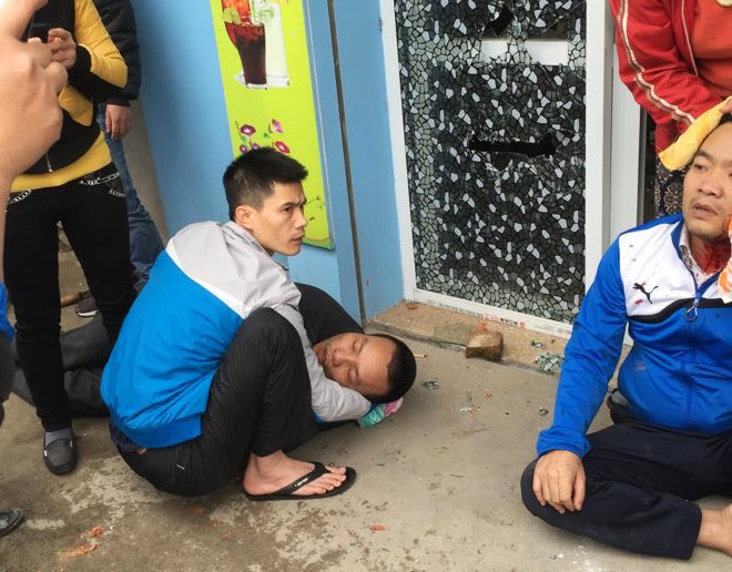 Hà Nội: Hàng chục đối tượng mang hung khí “tấn công” quán càphê ảnh 2